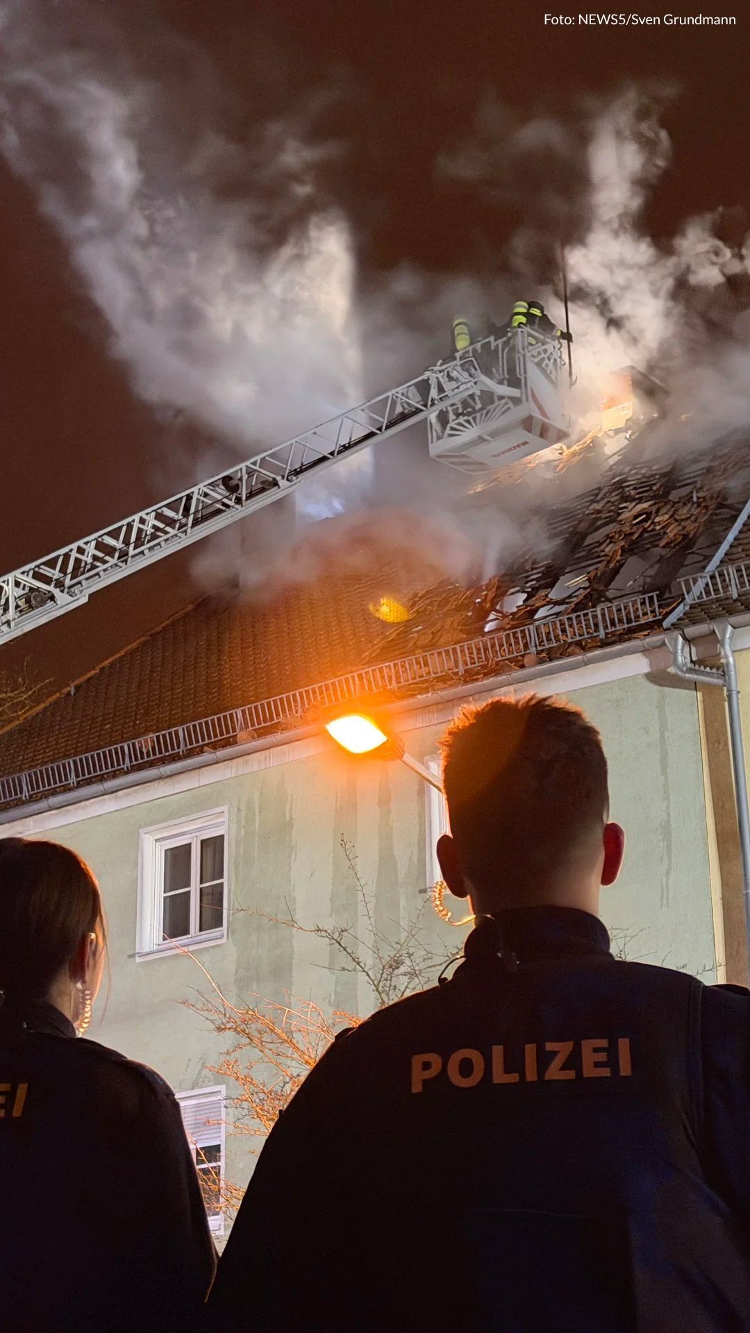 Video: Dachstuhlbrand im Nürnberger Norden