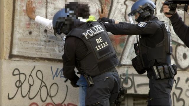 Clan-Sprösslinge beziehen Sozialleistungen und fahren Lamborghini – wie das möglich ist