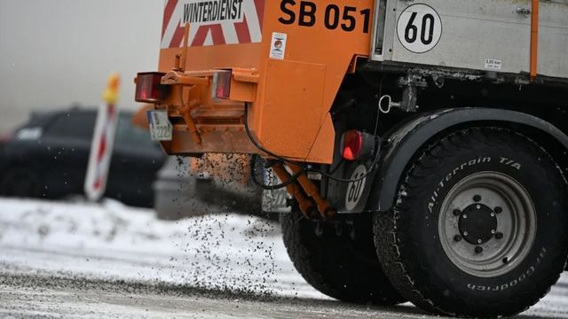 Spiegelglatte Straßen: Berlin will jetzt doch Streusalz nutzen