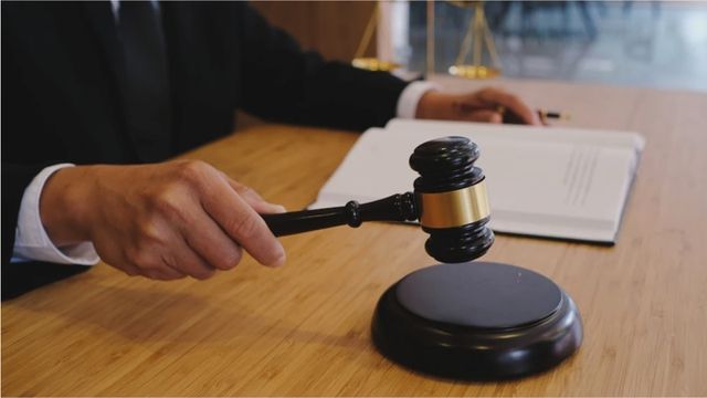 Richter verschläft Frist: Verurteilter Vergewaltiger trotz hoher Strafe frei