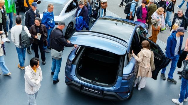 Video: Analysten raten zum Kauf bei Auslieferkönig BYD, anders als bei Tesla