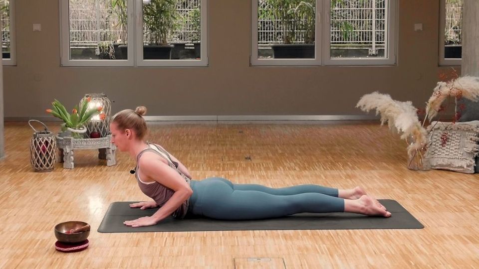 Yoga-Routine: Sonnengruß A mit Anna Herz