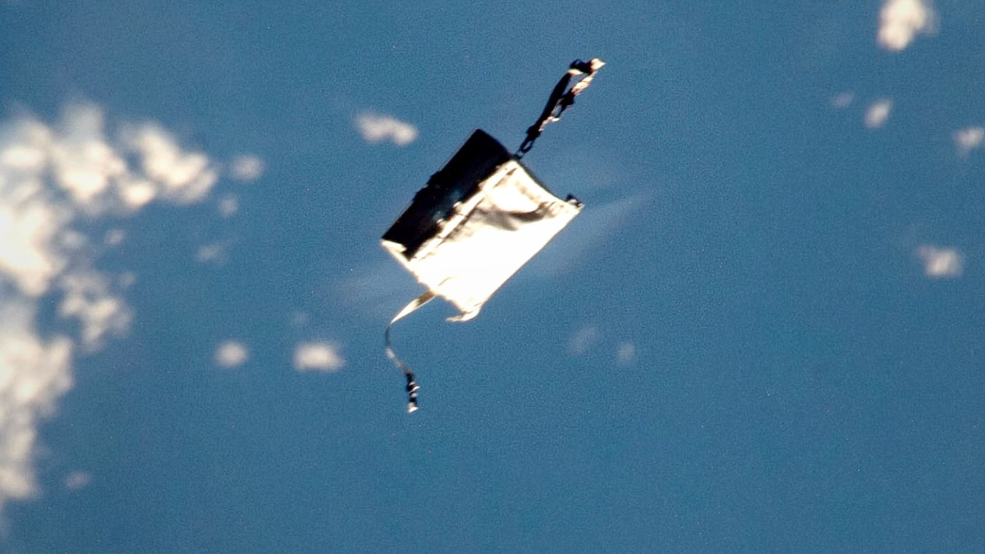 Panne bei Außeneinsatz: Astronautinnen lassen Werkzeugtasche ins All fallen