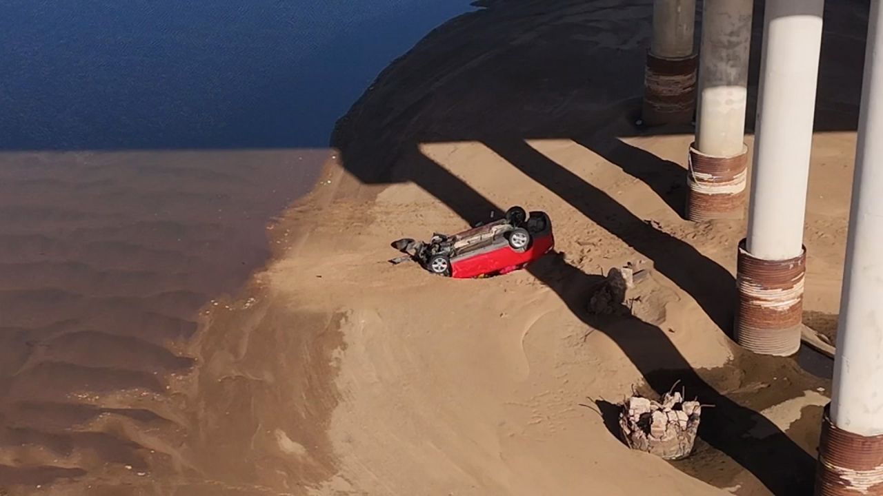 Von Brücke gedrängt: Autofahrerin in Oklahoma überlebt 18 Meter tiefen Sturz