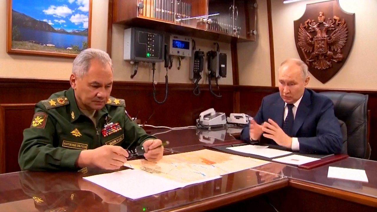 Putin gratuliert: Marjinka in Ostukraine laut Schoigu „vollständig befreit"