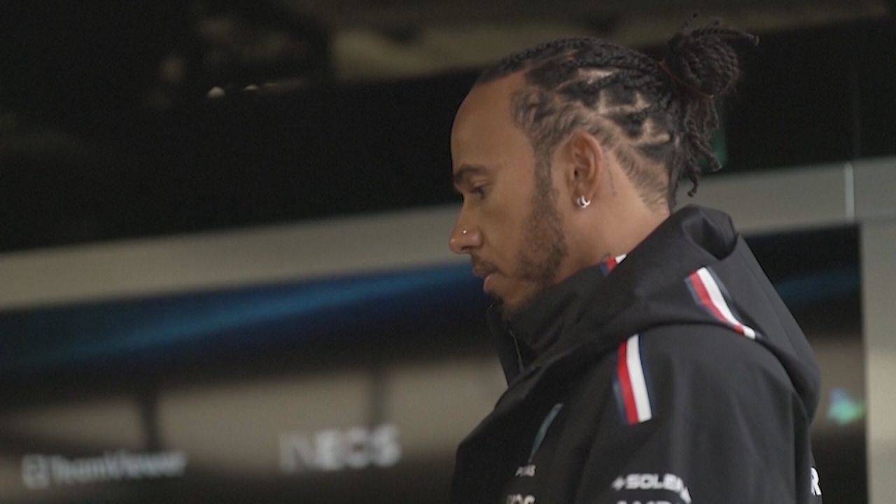 Rücktrittsgerüchte um Lewis Hamilton: Spekulationen über Wechsel zu Ferrari