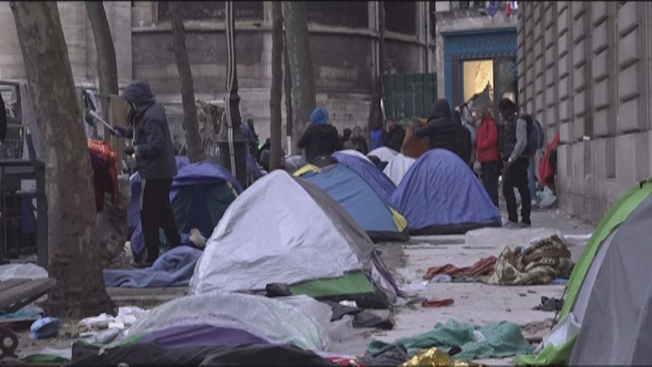 French clean-up operation: Evacuation of migrant camps near Paris City Hall