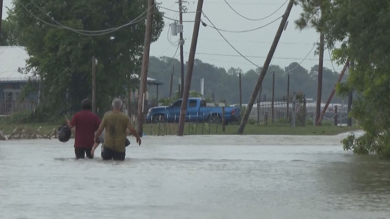 Überschwemmungen in Texas: Ein Kind tot, Hunderte evakuiert