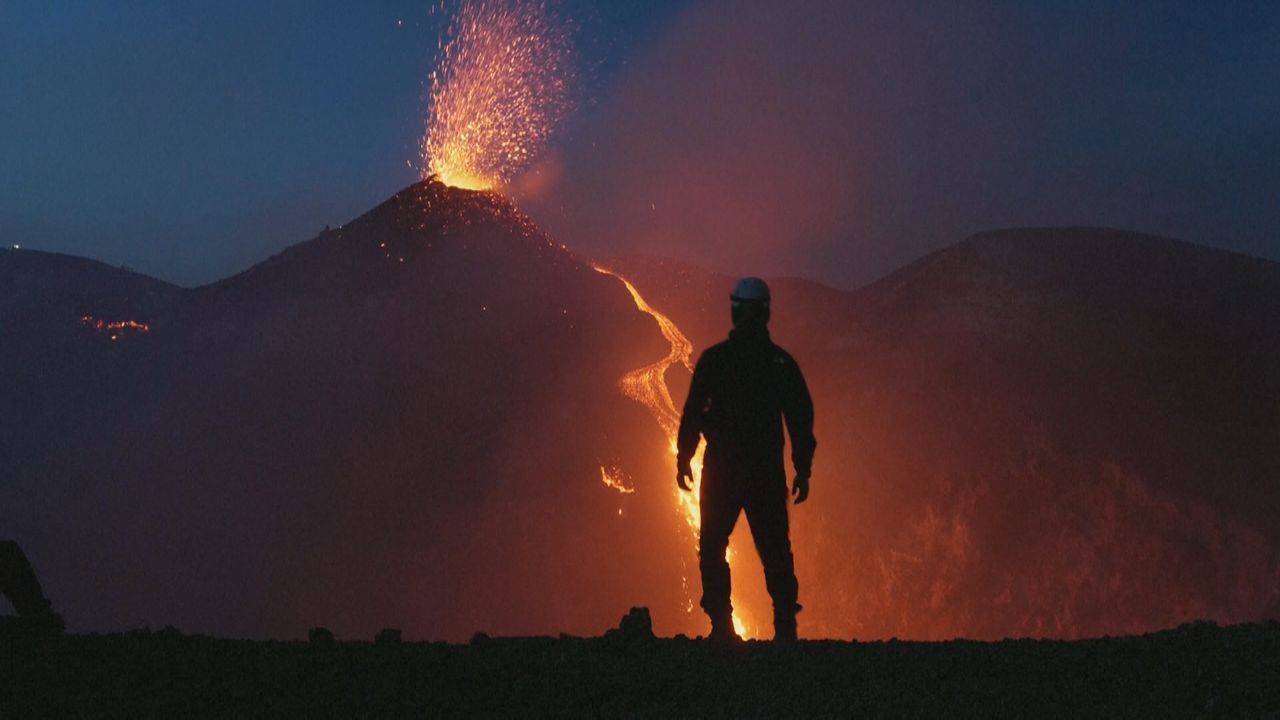 Spektakuläre Eruptionen des Ätna: Erhöhte Alarmstufe auf Sizilien