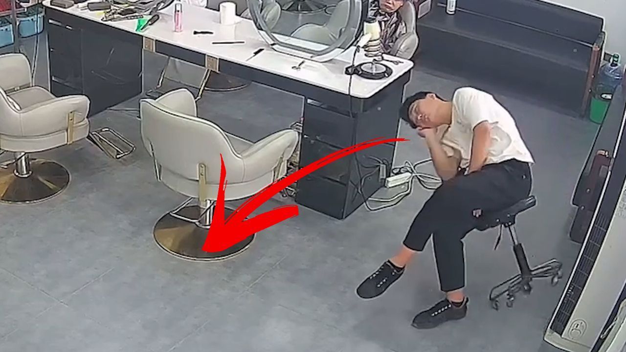 Friseur macht Nickerchen – und wacht auf dem Boden auf