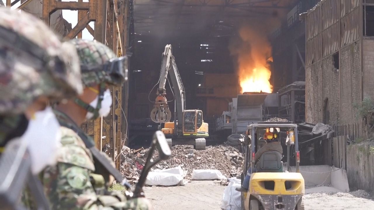 Waffen für den Frieden: Kolumbien schmilzt tausende beschlagnahmte Waffen ein