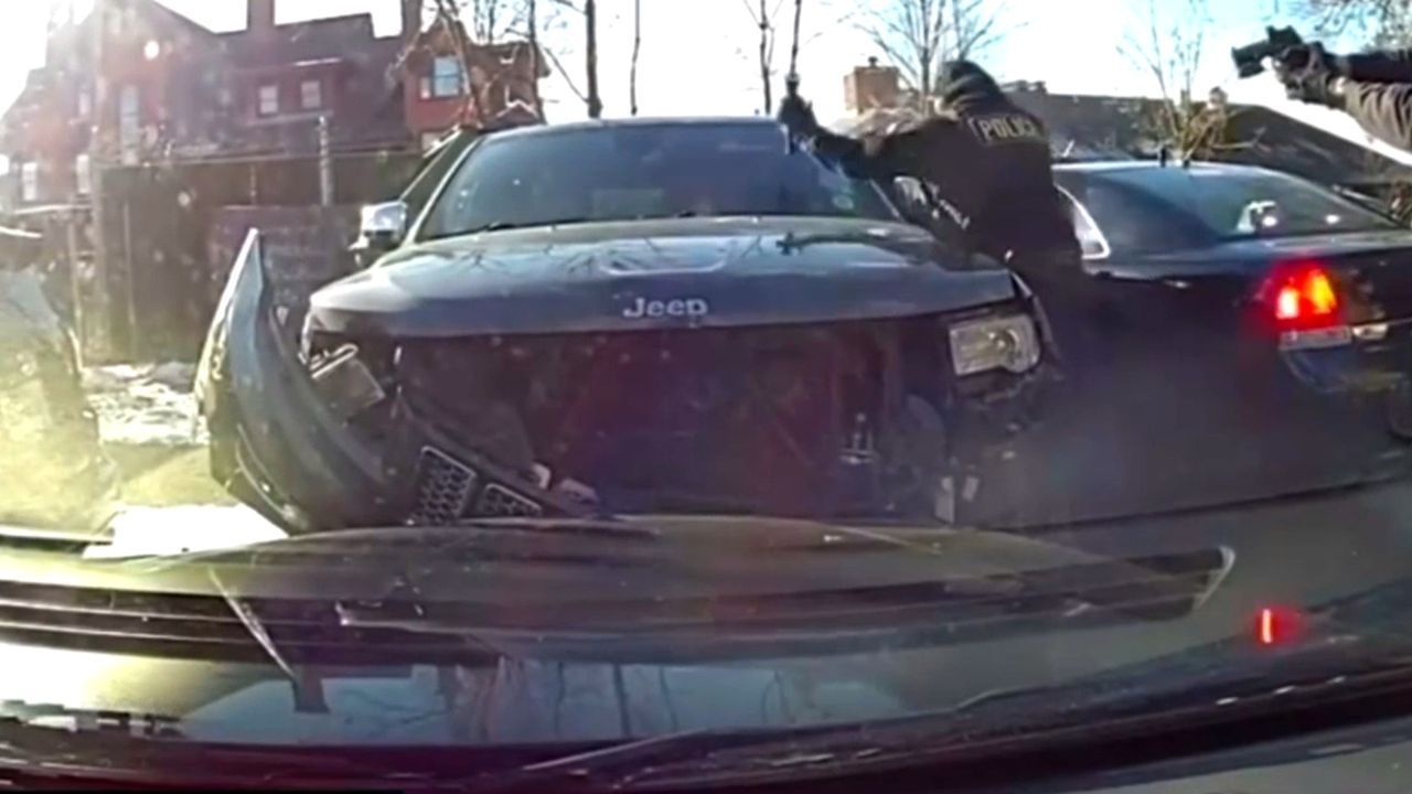 Verzweifelte Flucht: Rücksichtsloser Autodieb rammt Streifenwagen