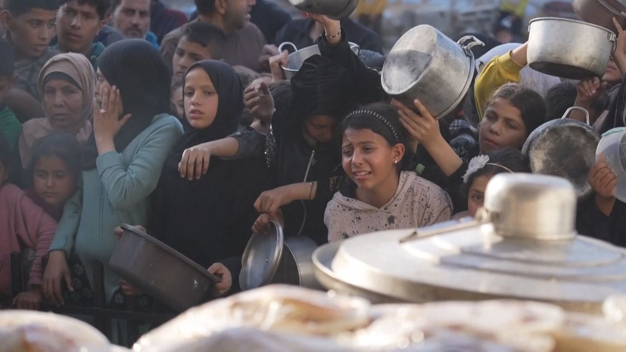 Hilfsgüter für Palästinenser in Not: Wohltätigkeitsorganisation verteilt Mahlzeiten
