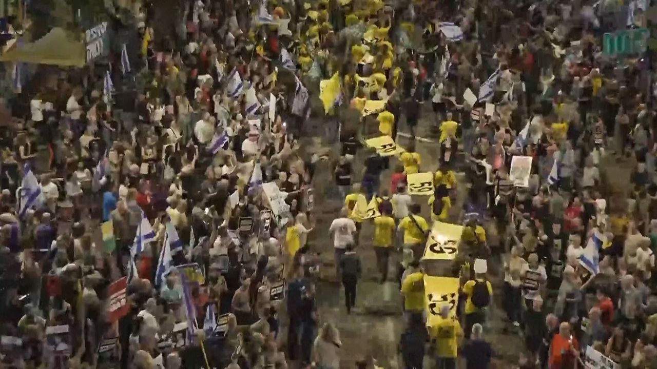 Video: Massenproteste in Israel: Tausende demonstrieren gegen neue Gaza-Offensive