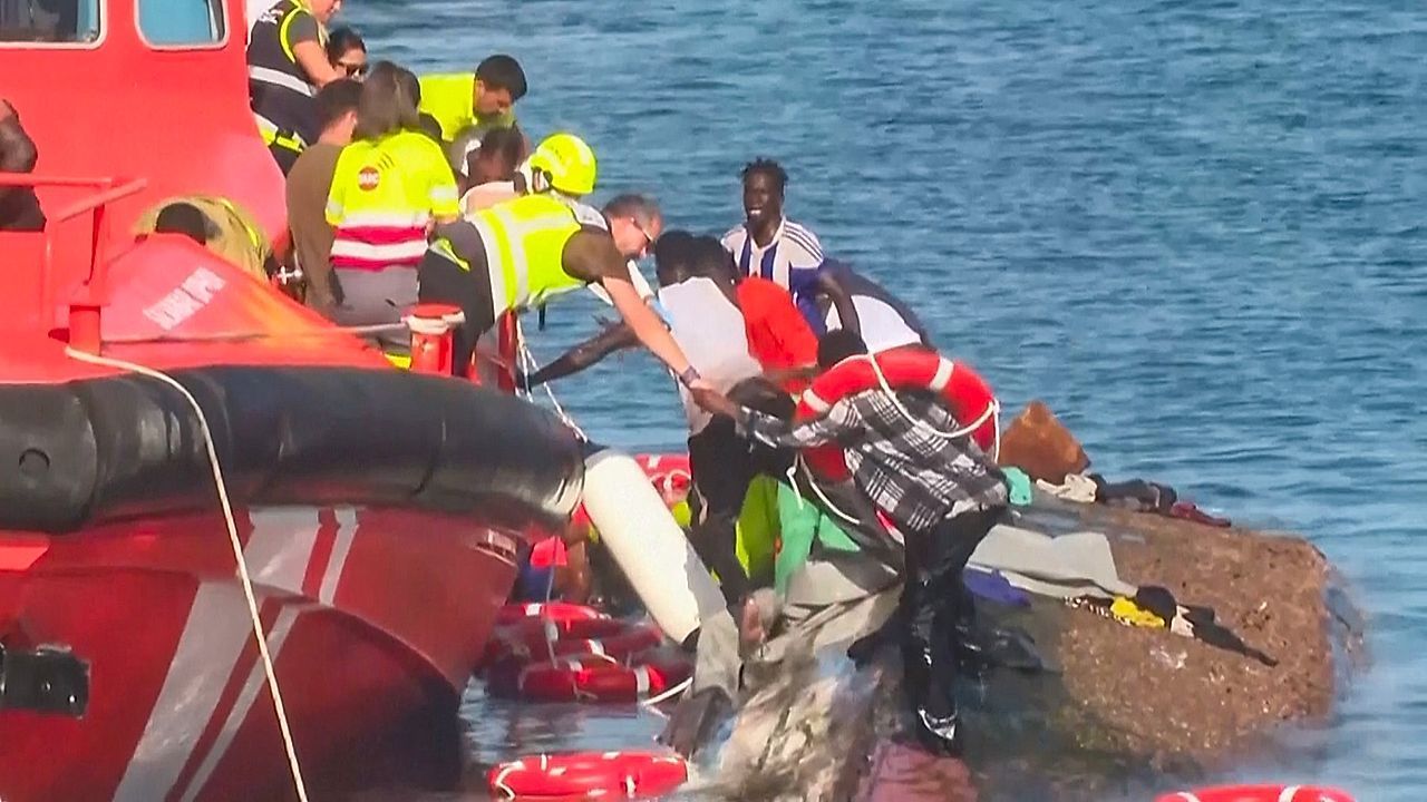 Tödliches Unglück auf den Kanaren: Flüchtlingsboot kentert bei Rettung im Hafen
