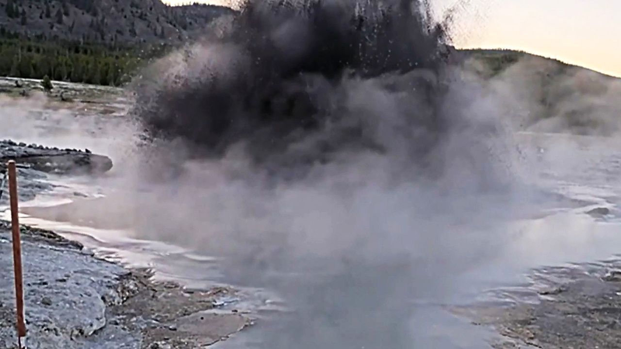 Webcam filmt Eruption im Yellowstone-Park – ein Jahr nach gefährlicher Explosion