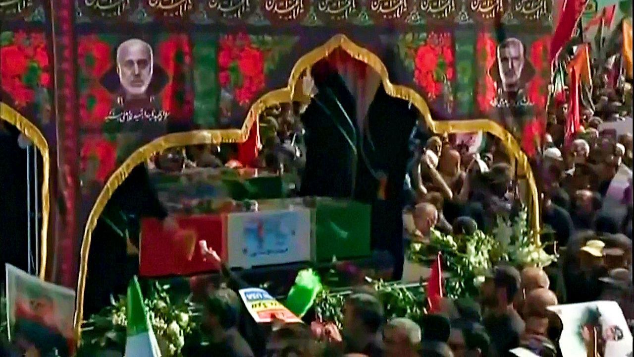 Trauer in Teheran: Beisetzung iranischer Spitzenkommandeure nach Krieg mit Israel