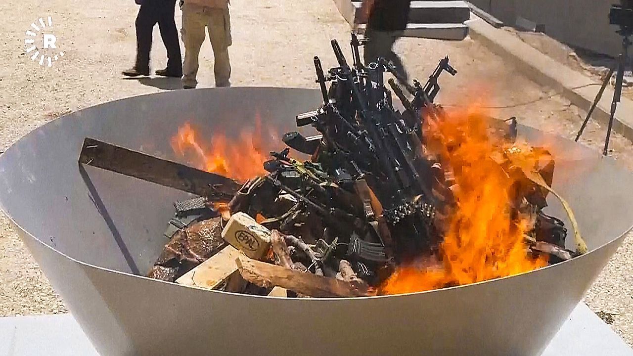 Symbolischer Schritt mit historischer Tragweite: PKK verbrennt Waffen im Irak