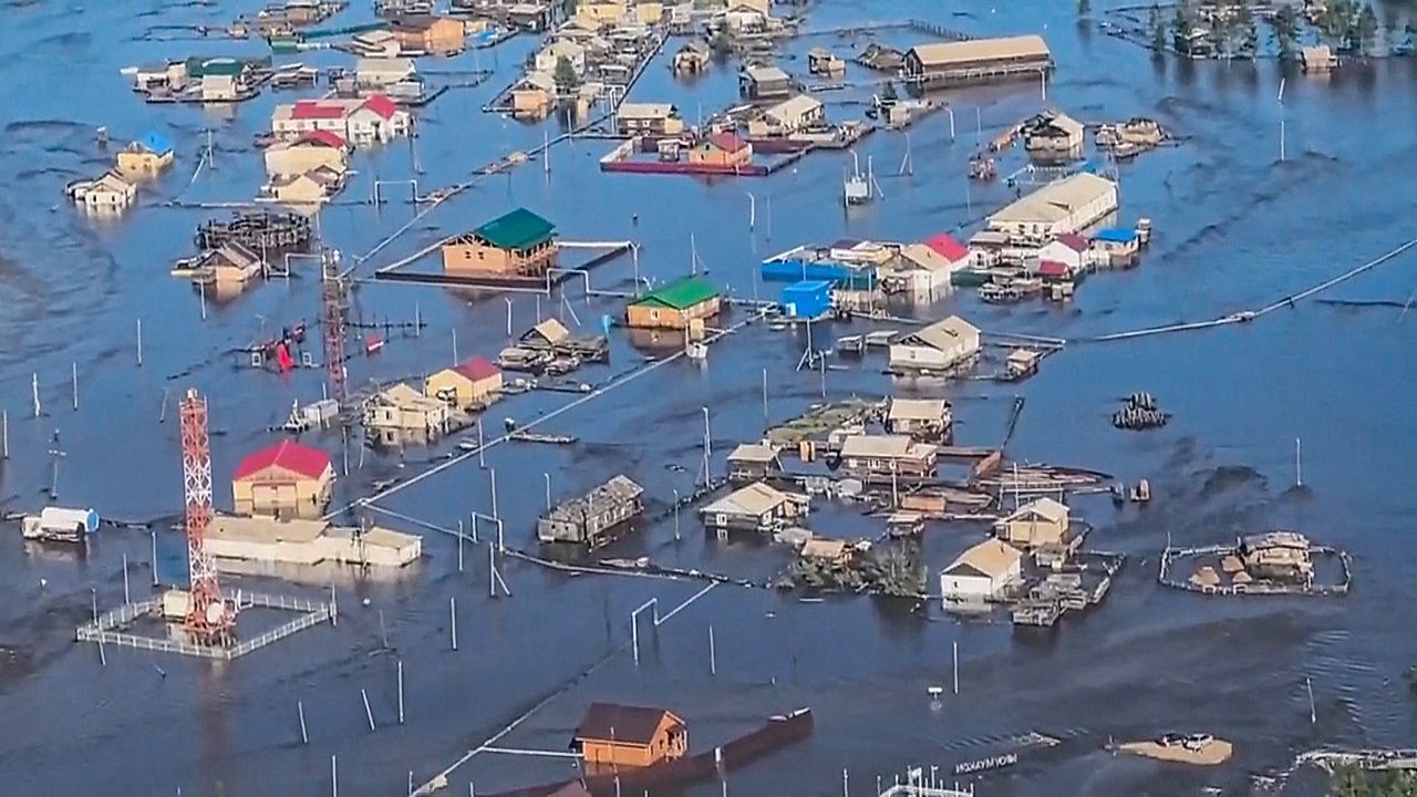 Video: Kältester Ort der Welt unter Wasser: Überschwemmung in Russlands Nordosten