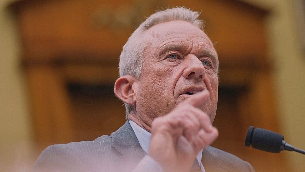 Video: Halbe Milliarde gestrichen: Kennedy stoppt Entwicklung von mRNA-Impfstoffen