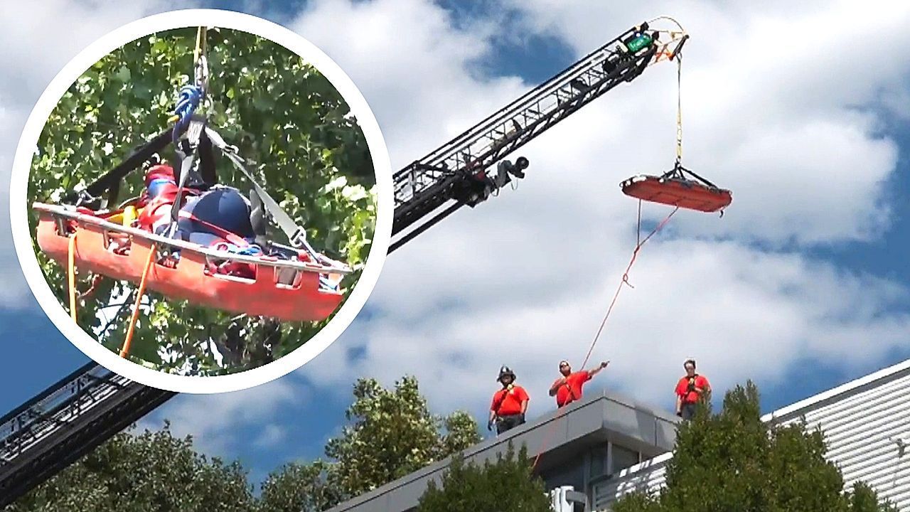 Video: Superheld in Not: Spider-Man muss von Dach gerettet werden