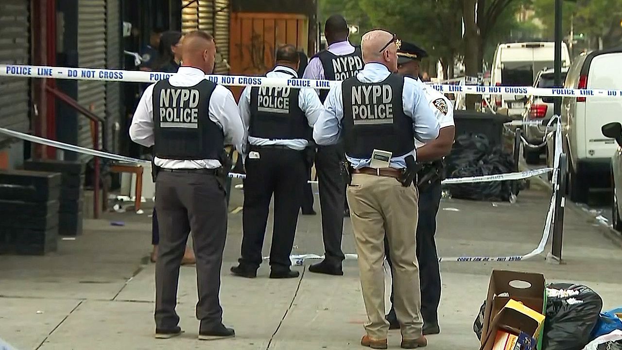 Massenschießerei in New Yorker Bar: Tote und Verletzte durch Bandengewalt