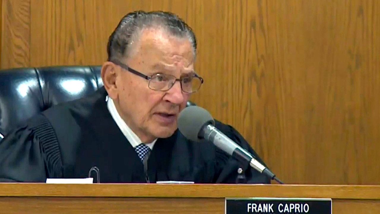 „Amerikas nettester Richter“: Frank Caprio ist im Alter von 88 Jahren gestorben