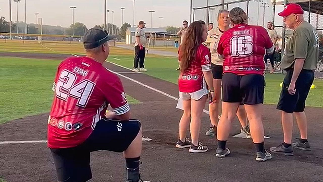 Woman almost walks past boyfriend trying to propose to her