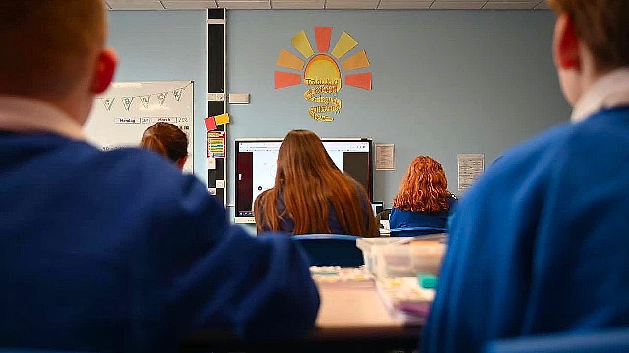 This is the major reform in England that will include financial education and lessons on artificial intelligence