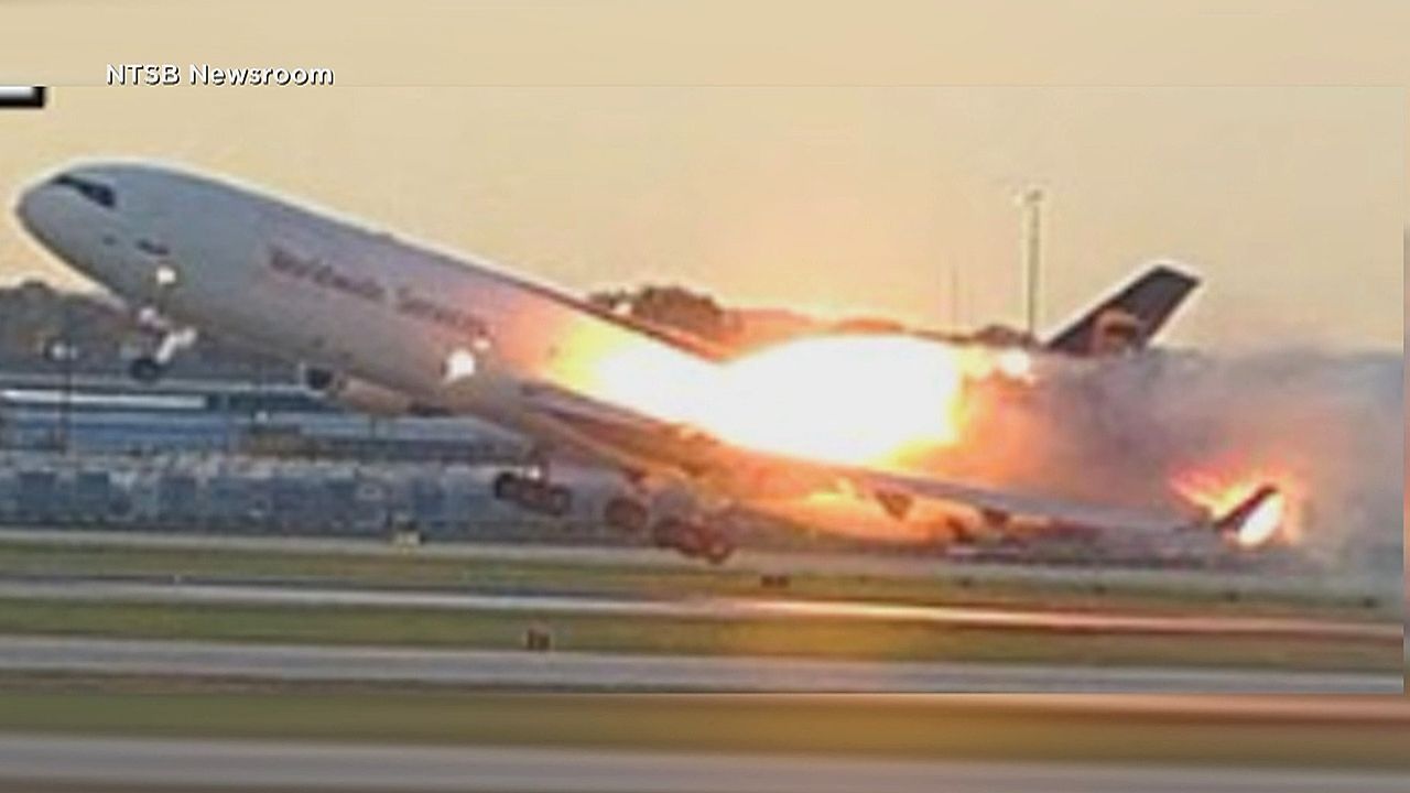 Neue Hinweise zu UPS-Absturz: Dramatische Fotos zeigen abgerissenes Triebwerk