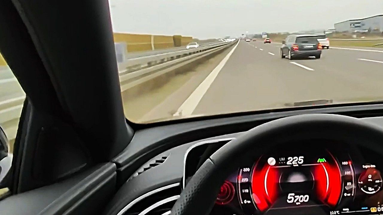 Video: Speeding driver's heart-stopping near miss at nearly 140mph on German autobahn