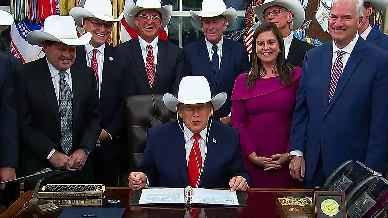 Trump-dons-cowboy-hat-to-award-1980-Miracle-on-Ice-hockey-team-with-Congressional-Gold-Medal