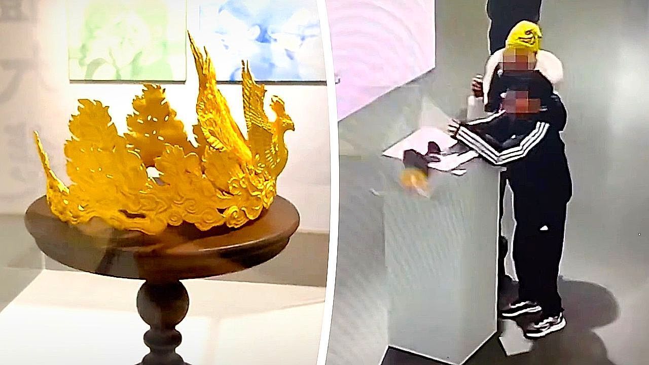 Schreckmoment-Junge-st-t-Goldkrone-in-Kunstausstellung-um