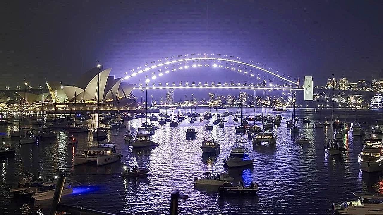 Video: Sydney halts New Year's Eve to honor Bondi attack victims