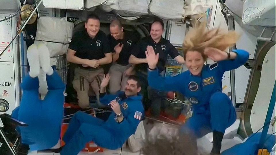 Nach verfrühter Rückkehr zur Erde: ISS-Besatzung ist wieder vollzählig