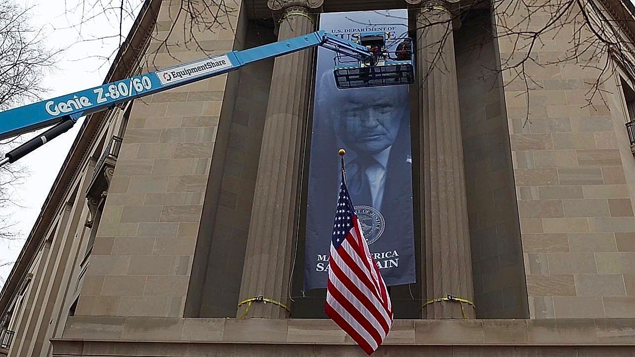 Video: Trump banner displayed at the Department of Justice