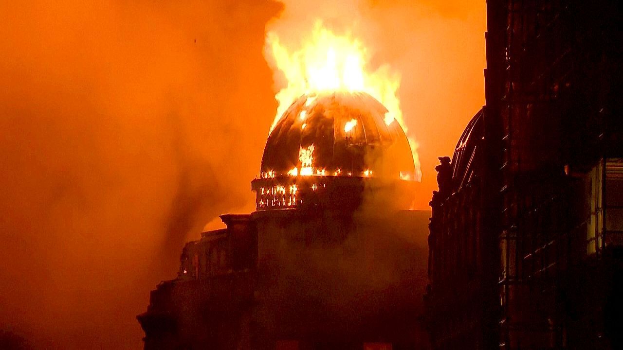 Video: Inferno legt Zugverkehr lahm: Historisches Gebäude in Glasgow geht in Flammen auf