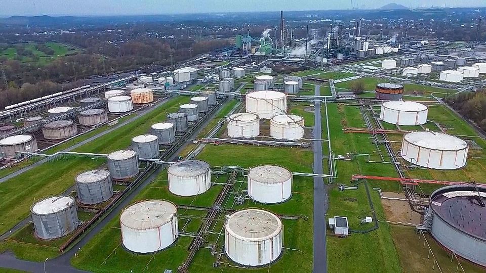 Iran-Schock: Deutschland gibt Ölreserven frei und deckelt Benzinpreise