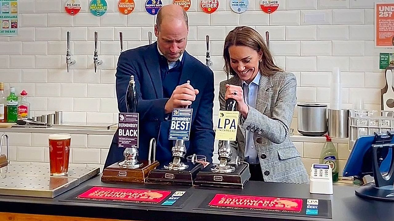 Video: Bier-Tour in London: Prinz William und Kate zapfen Pints