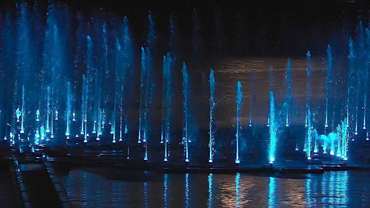 Video: Giant fountain shoots 492 feet into the air in Tokyo debut