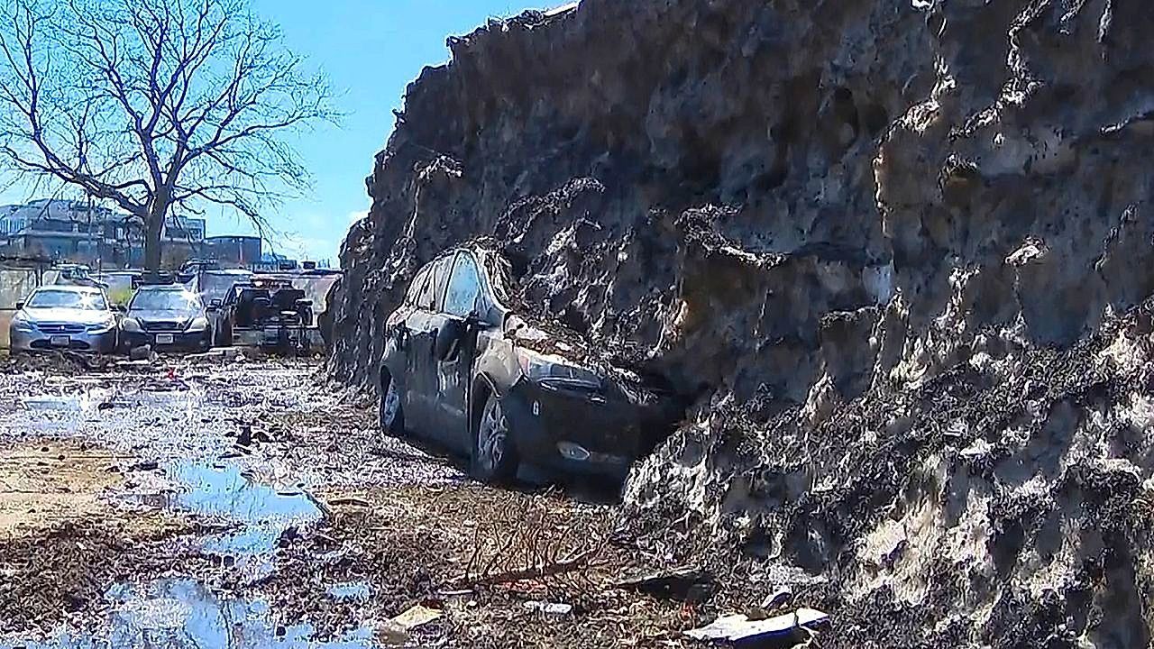 Video: Autos im Schnee begraben: Stadtverwaltung in Massachusetts sorgt für Verwunderung