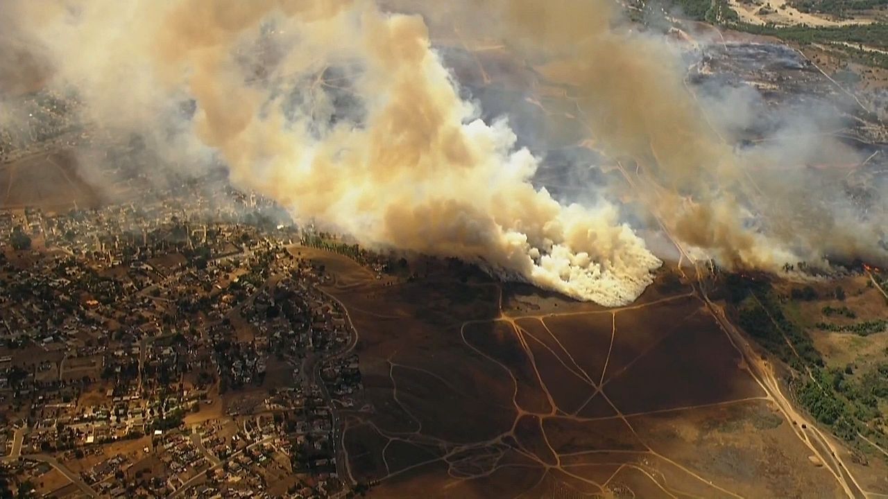 Video: „Bain Fire“: Waldbrand in Kalifornien breitet sich weiter aus
