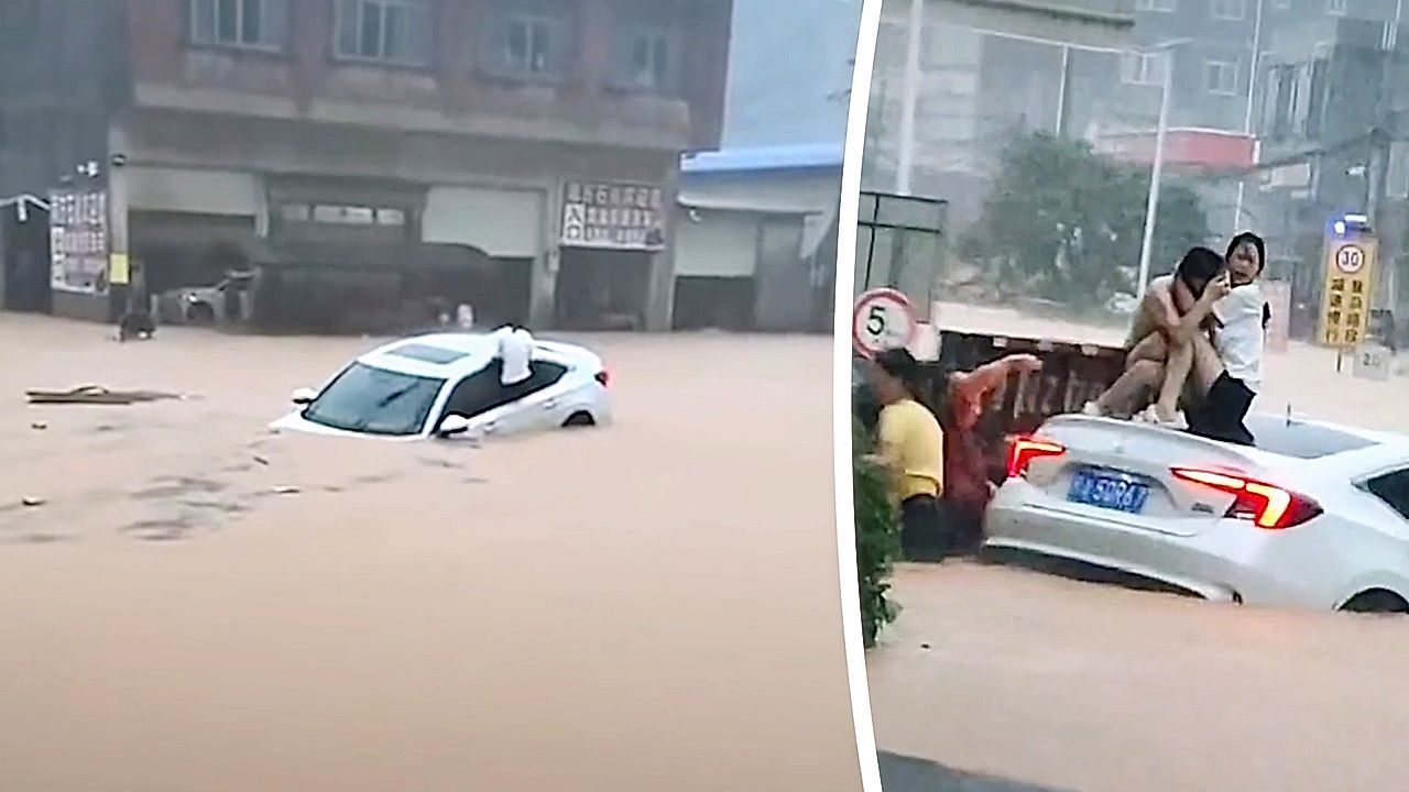 Video: Brusttief im Hochwasser: Anwohner retten Autoinsassen in China