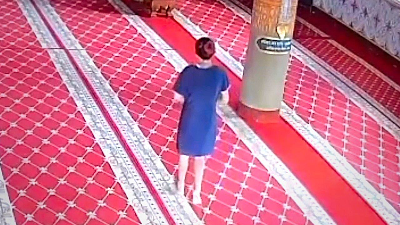 Video: Beten als Tarnung: Frau leert Spendenbox in thailändischem Tempel