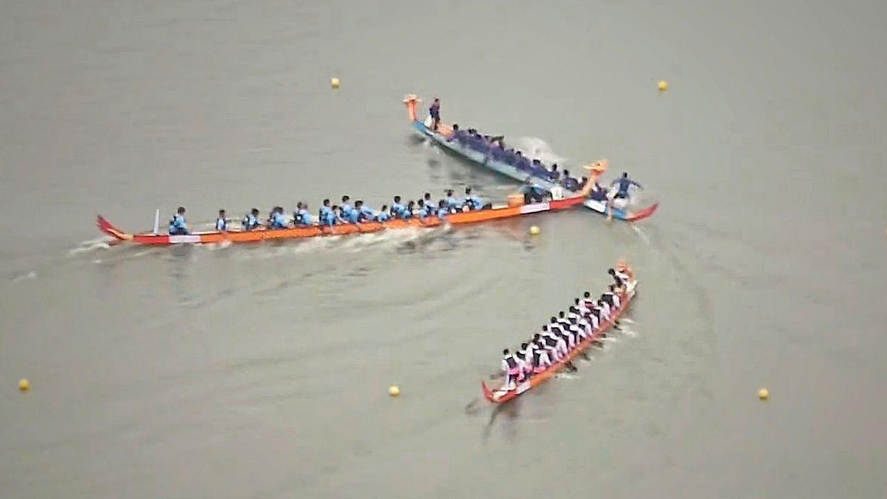 Kollisionen-auf-dem-Wasser-Drachenboote-krachen-bei-Rennen-in-China-zusammen