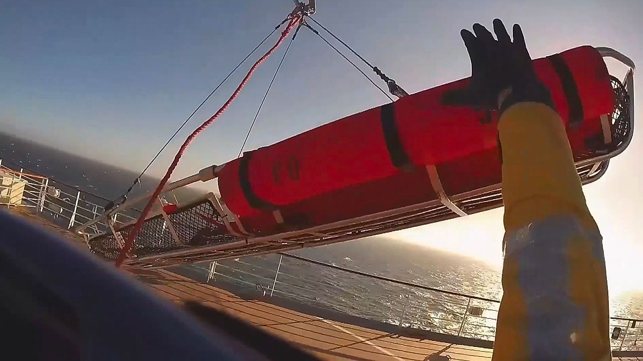 Schlaganfall-auf-Kreuzfahrtschiff-K-stenwache-rettet-Passagierin-vor-Kalifornien