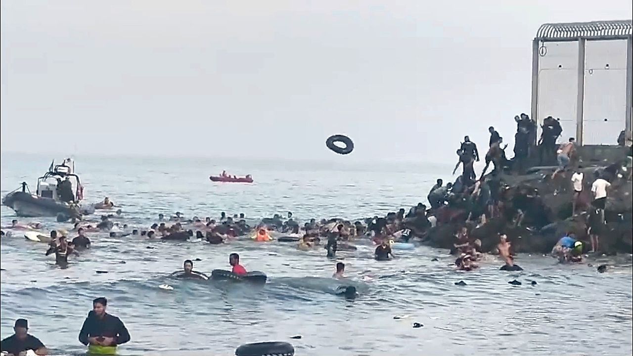 Video: Tausende Migranten stürmen Grenze auf Ceuta – Spanien entsendet Militär