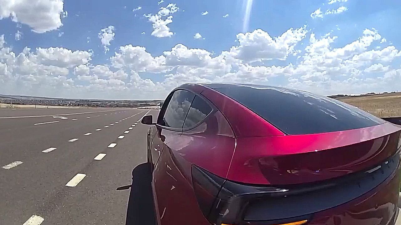 Video: „Ich bin nicht gefahren": Rasender Tesla-Fahrer schiebt Schuld auf Autopiloten