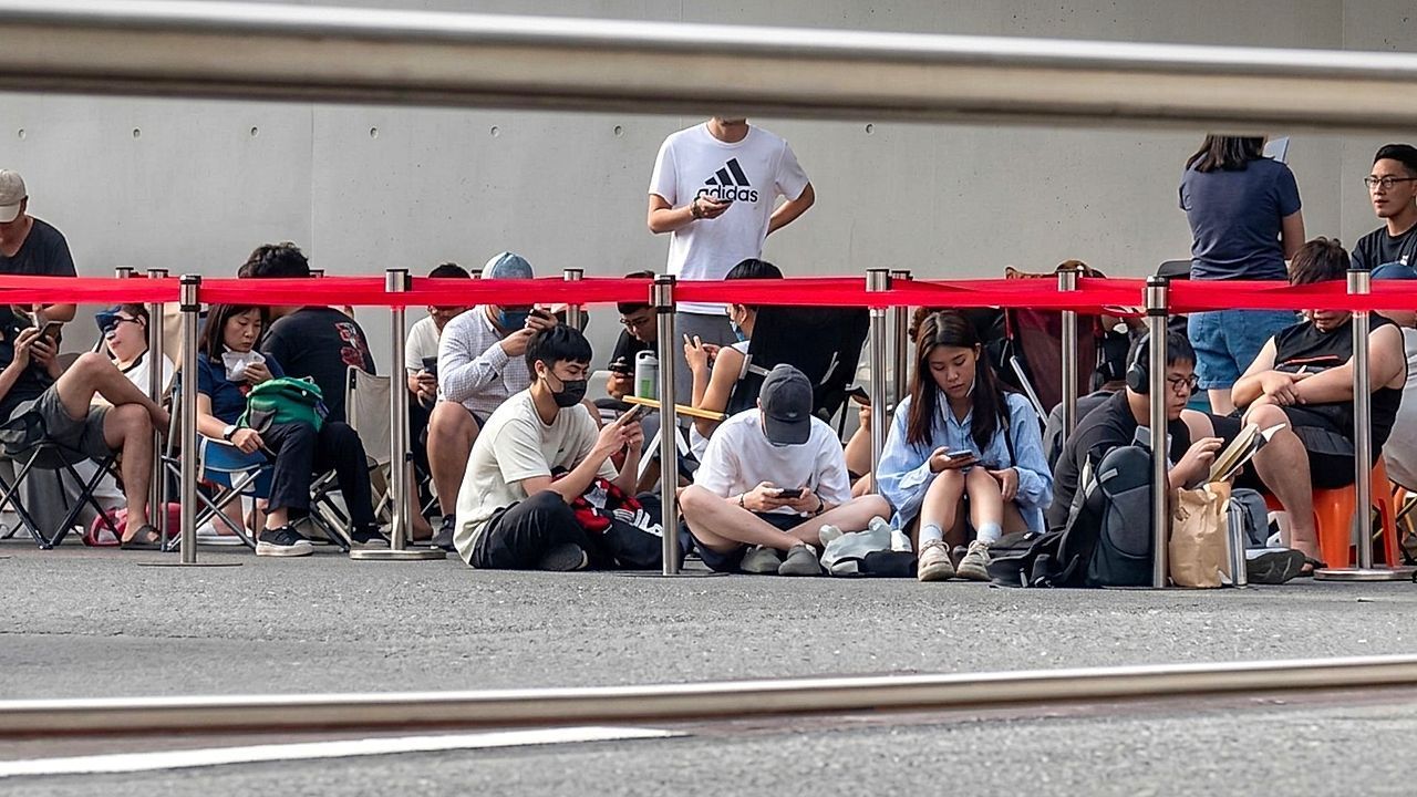 Video: Fans campieren vor Läden: iPhone 18 Pro sorgt für lange Schlangen