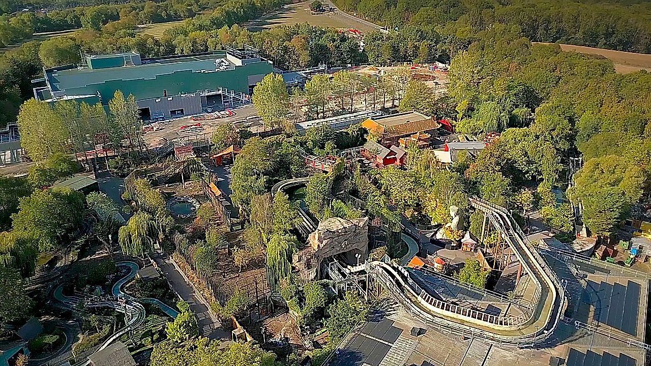 Video: World's first Minecraft theme park land under construction at London resort